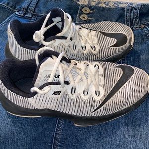 Nike infuriate gym shoes